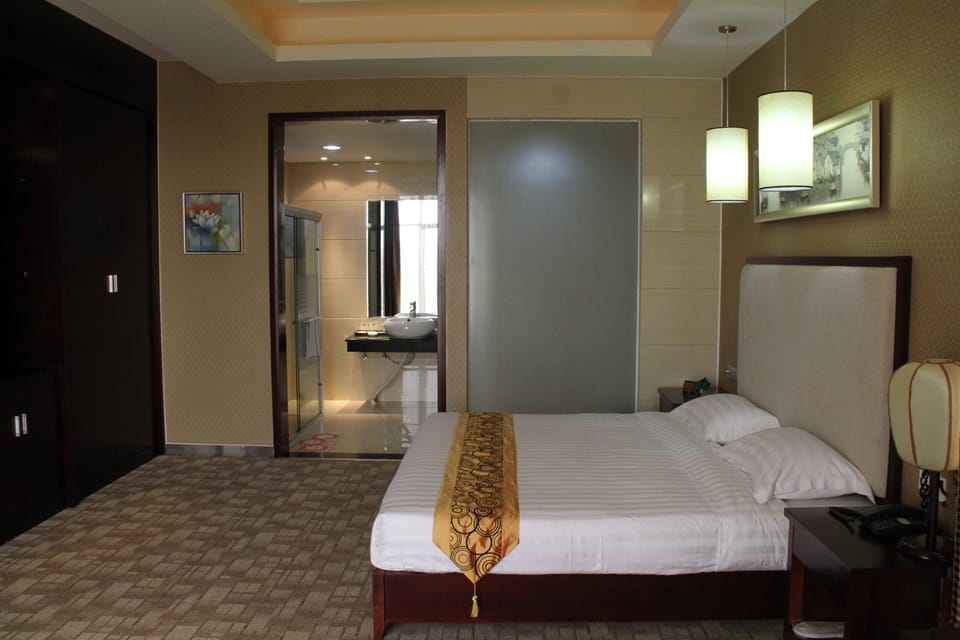 Suite | Living area | Flat-screen TV