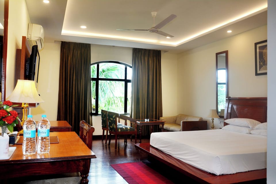 Deluxe Single Room, 1 Bedroom | Premium bedding, minibar (free items), in-room safe, desk