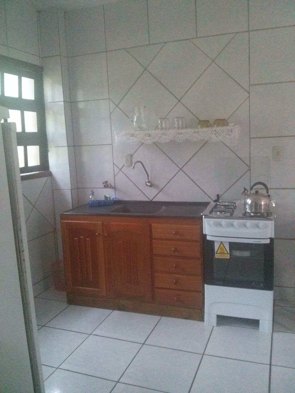 Economy Apartment | Private kitchen | Full-size fridge, oven, stovetop, cookware/dishes/utensils