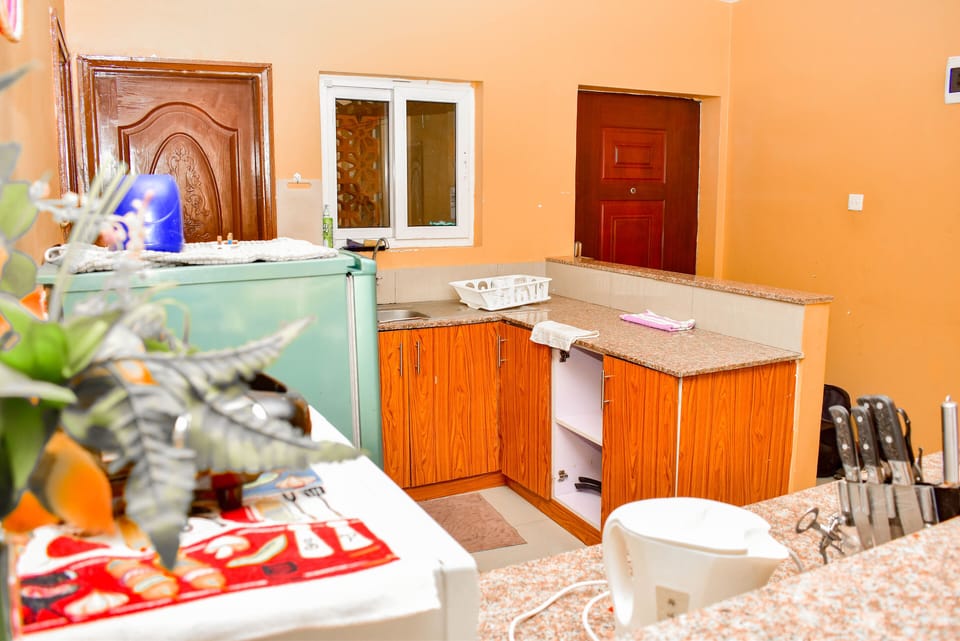 Standard Single Room, 1 Queen Bed (2) | Private kitchen | Full-size fridge, microwave, oven, stovetop