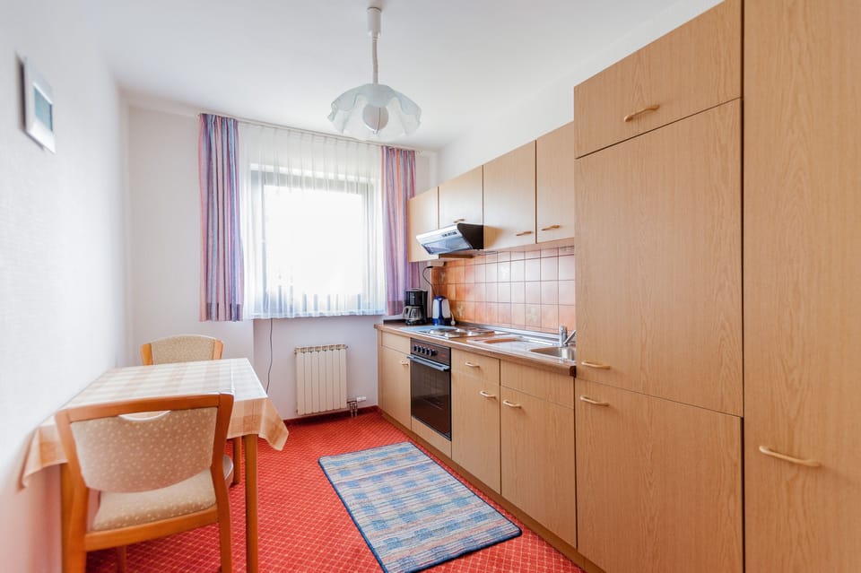 Apartment, Non Smoking, Garden View (1. OG) | Private kitchen | Fridge, oven, stovetop, coffee/tea maker