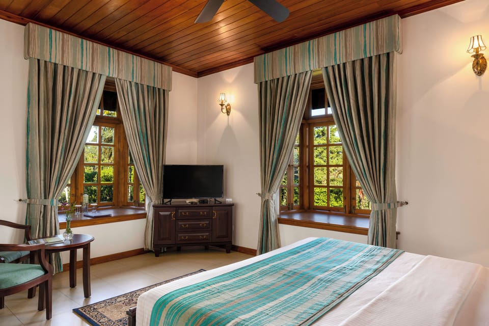 Suite | Premium bedding, individually decorated, individually furnished, desk