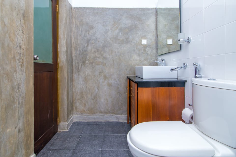 Deluxe Room, 2 Bedrooms, Private Bathroom, Mountain View | Bathroom | Free toiletries, hair dryer, bidet, towels