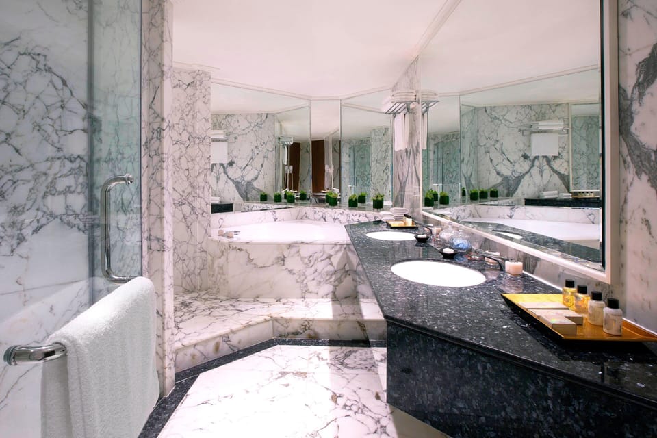 Combined shower/tub, deep soaking tub, free toiletries, hair dryer