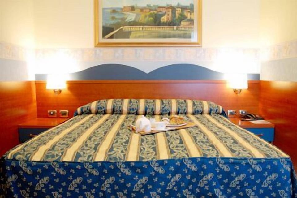 Junior Double Room, 1 Double Bed | Hypo-allergenic bedding, minibar, in-room safe, desk