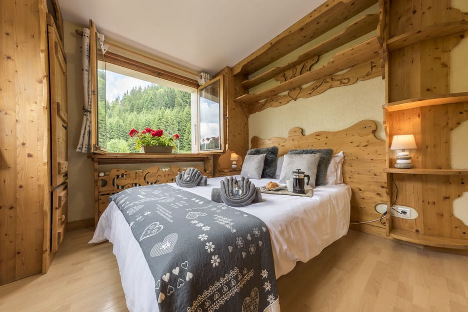 Soundproofing, iron/ironing board, free WiFi, bed sheets