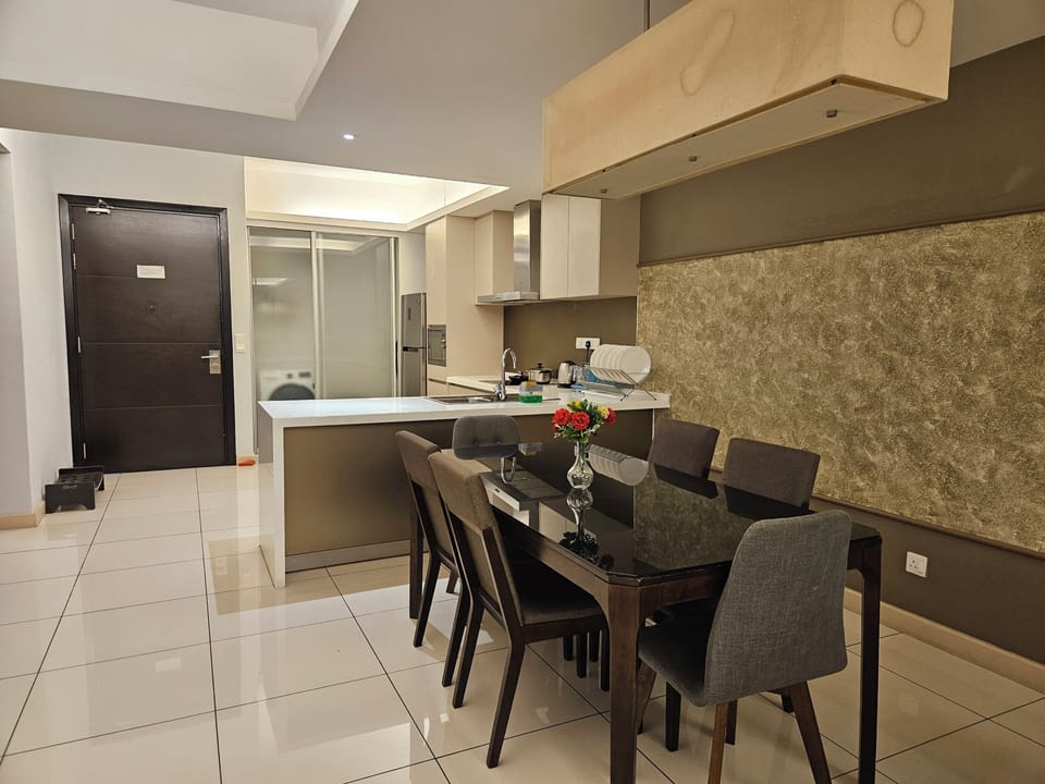 Apartment, 3 Bedrooms | In-room dining