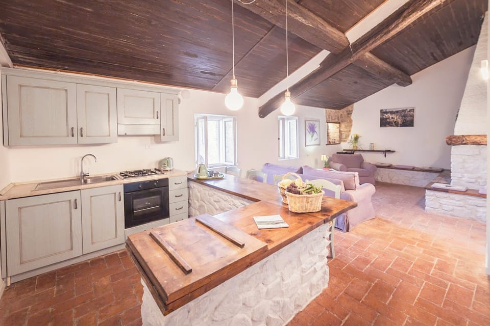 Superior Apartment, 2 Bedrooms, Pool Access, Tower | Private kitchen
