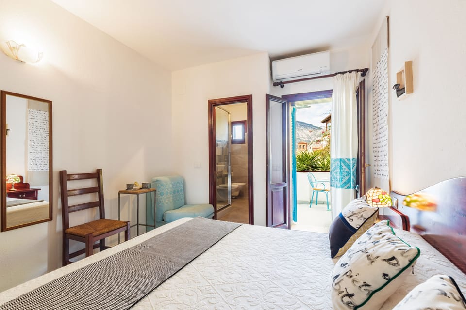 Design Double Room | Premium bedding, minibar, in-room safe, individually decorated