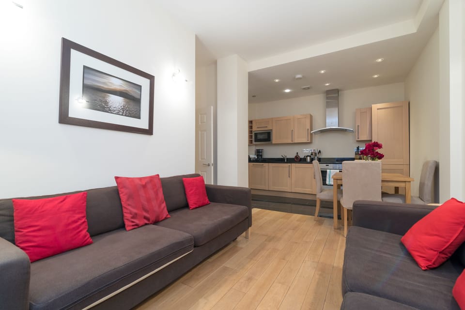 Apartment, 2 Bedrooms | Living room | Flat-screen TV