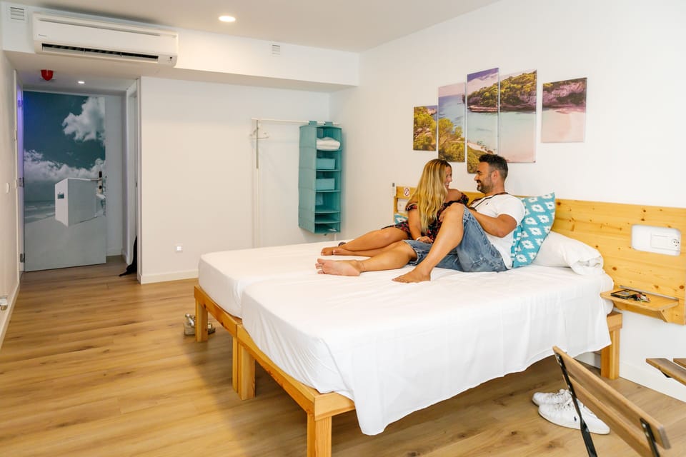 Double or Twin Room, Private Bathroom | Hypo-allergenic bedding, down comforters, soundproofing