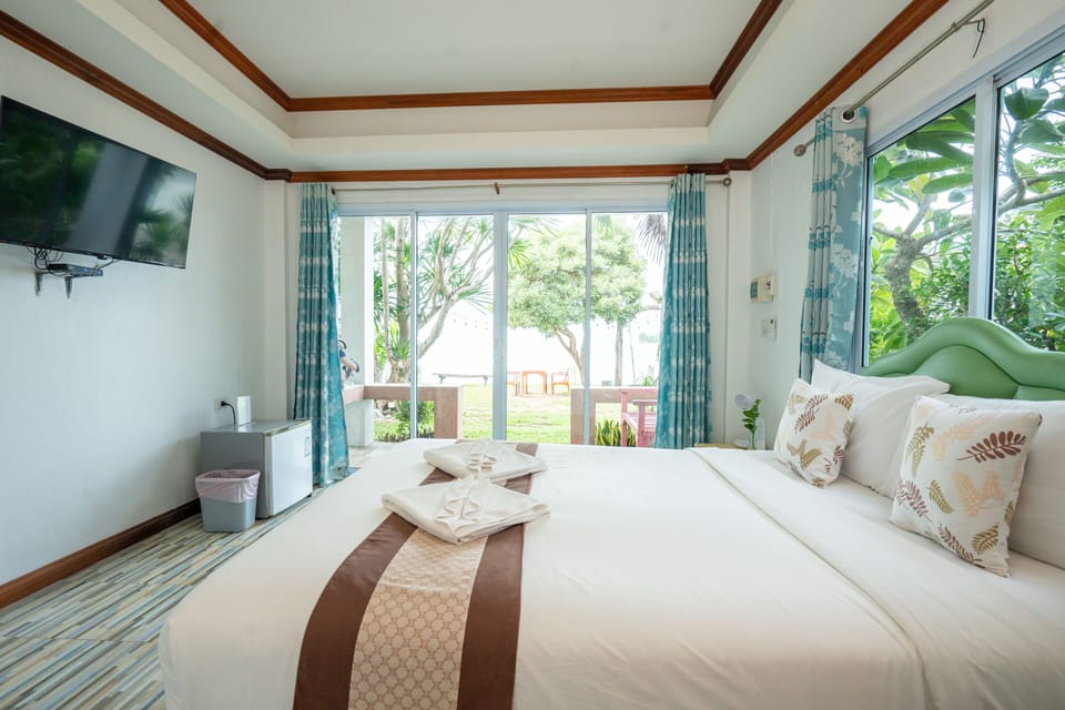 Standard Double Room, Sea View | Minibar, blackout drapes, cribs (free), rollaway beds (surcharge)