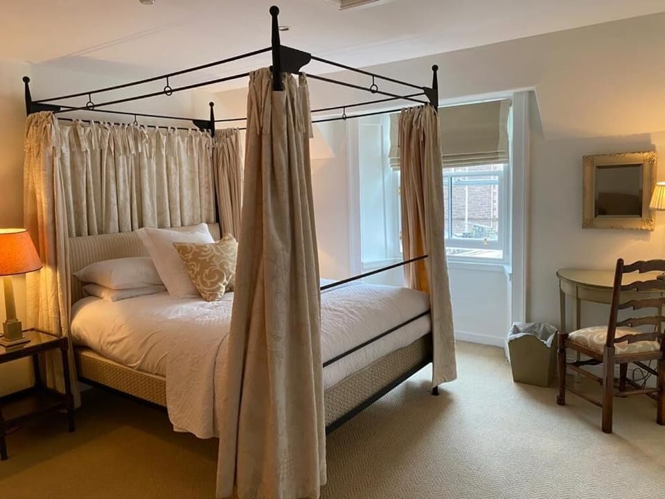 Individually decorated, individually furnished, desk, free WiFi