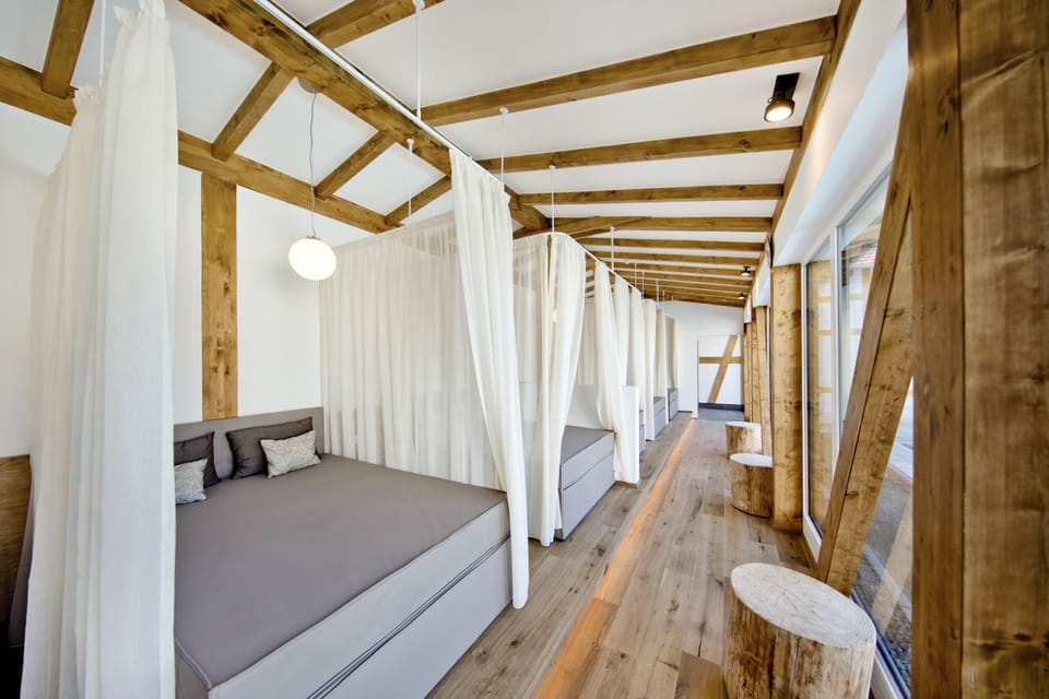 Couples treatment rooms, sauna, hot tub, steam room, body treatments