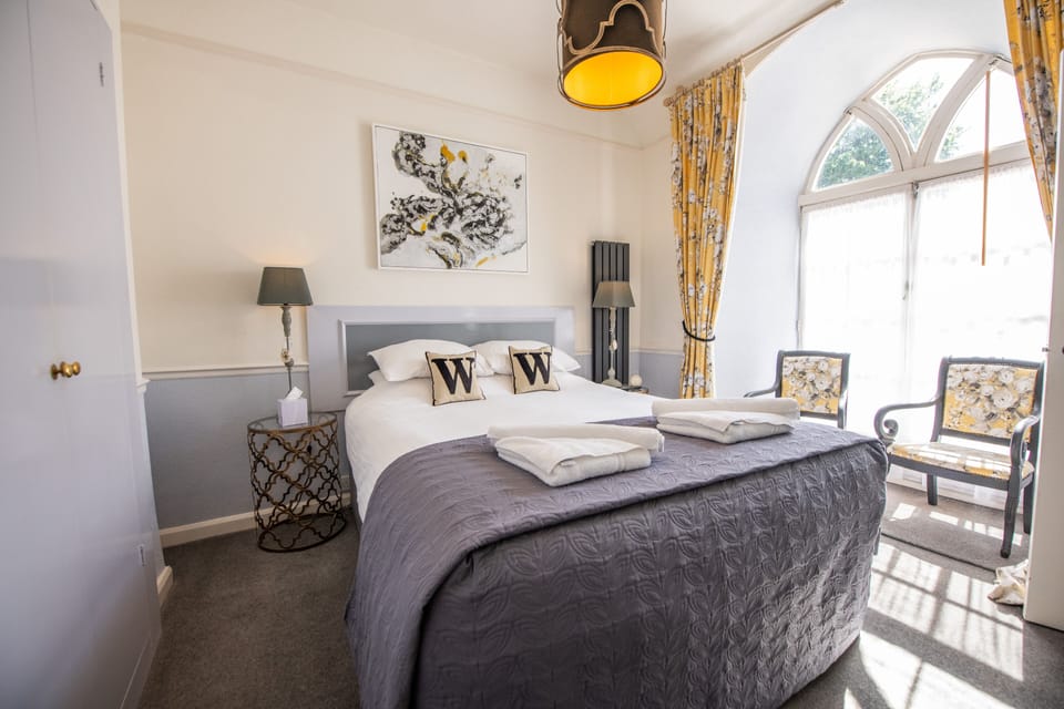 Standard King Room | Egyptian cotton sheets, premium bedding, individually decorated