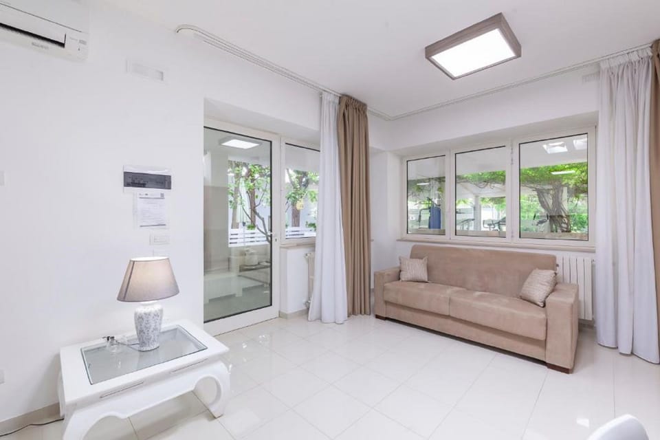 Deluxe Suite, Hot Tub | Living room | Flat-screen TV