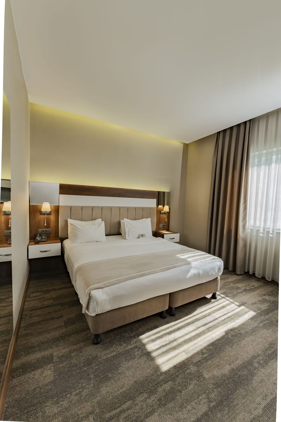 Deluxe Double Room | Minibar, in-room safe, soundproofing, iron/ironing board