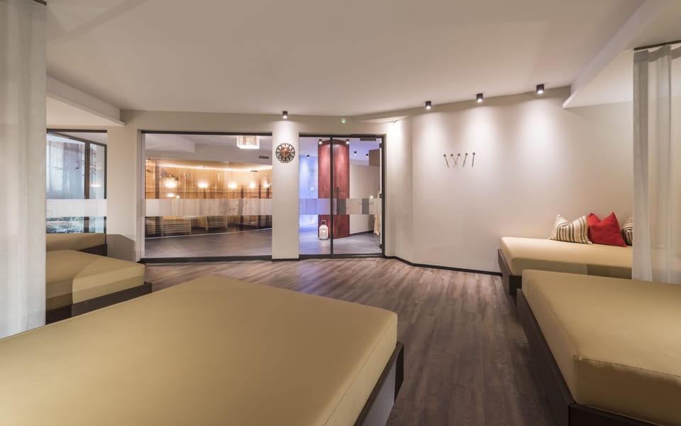Sauna, steam room, body treatments, body scrubs, facials