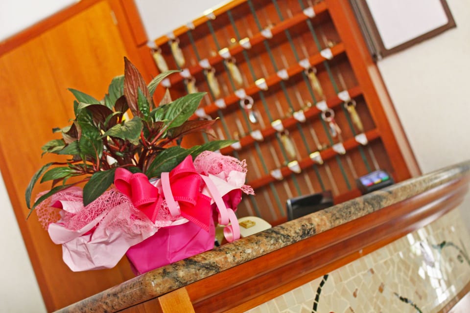 Check-in/check-out kiosk