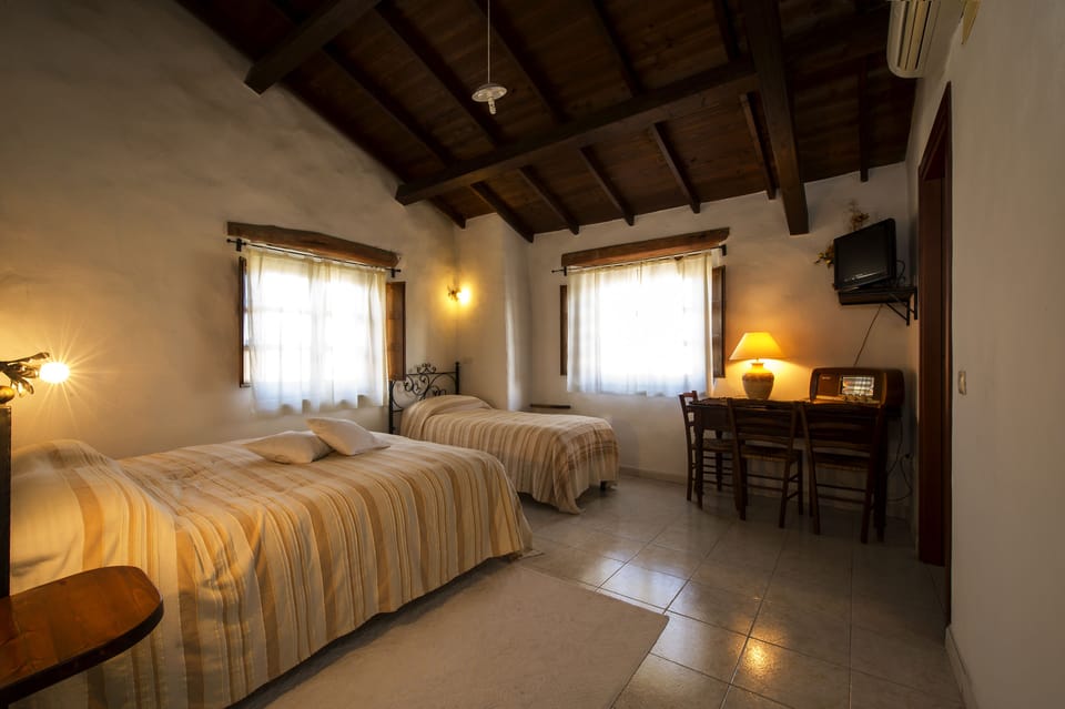 1 bedroom, down comforters, laptop workspace, free WiFi