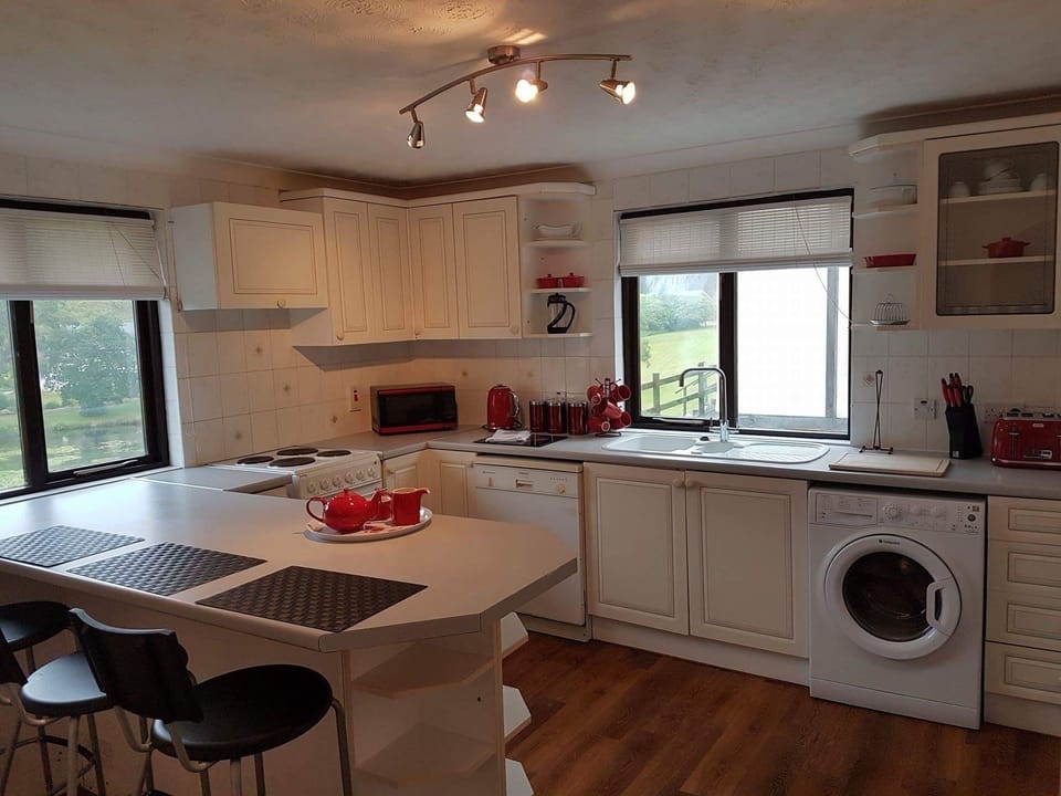 Family Villa, 3 Bedrooms, Lake View | Private kitchen | Full-size fridge, microwave, oven, stovetop