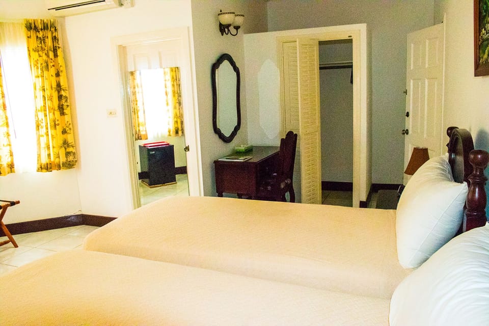 Comfort Double Room, 2 Double Beds | 4 bedrooms, iron/ironing board, WiFi (free), bed sheets