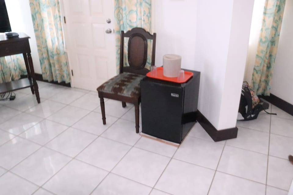 4 bedrooms, iron/ironing board, WiFi (free), bed sheets