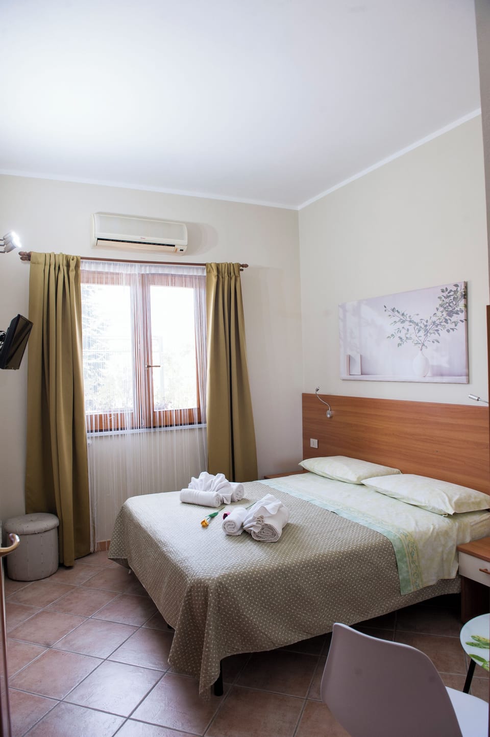 Double Room | Desk, iron/ironing board, free WiFi