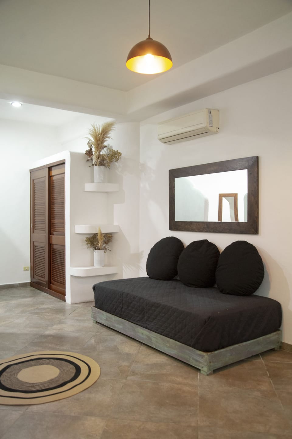 Classic Suite, Garden View | Living area