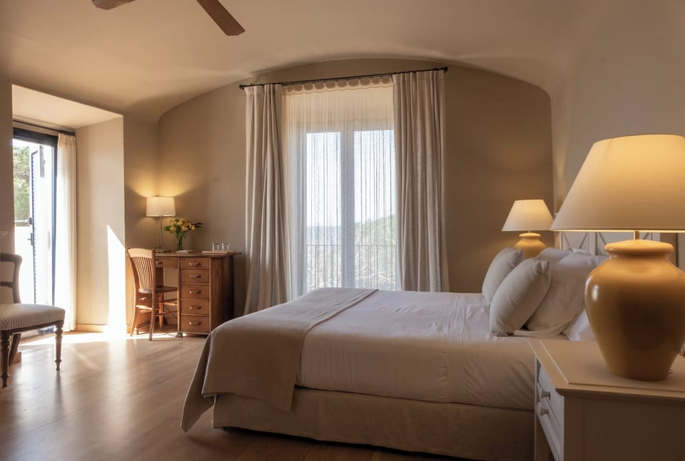 Double Room, Terrace | Minibar, in-room safe, desk, soundproofing