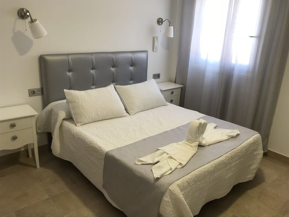 Deluxe Room | Minibar, blackout drapes, rollaway beds, free WiFi