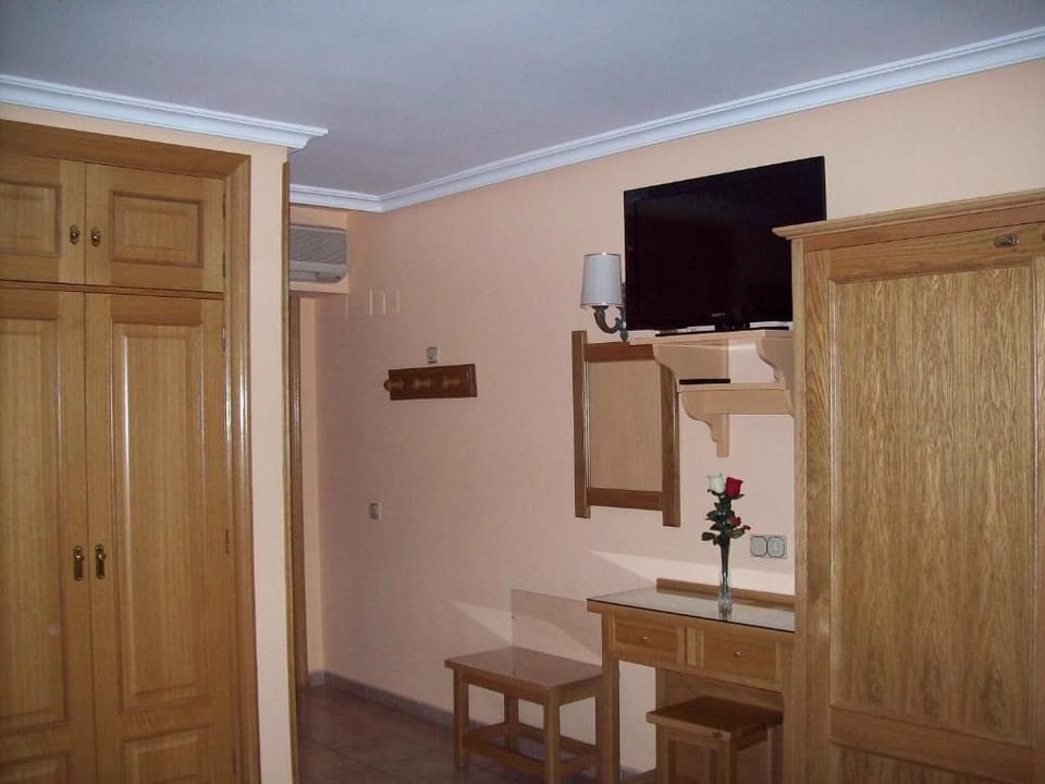 Quadruple Room | Down comforters, free WiFi, bed sheets