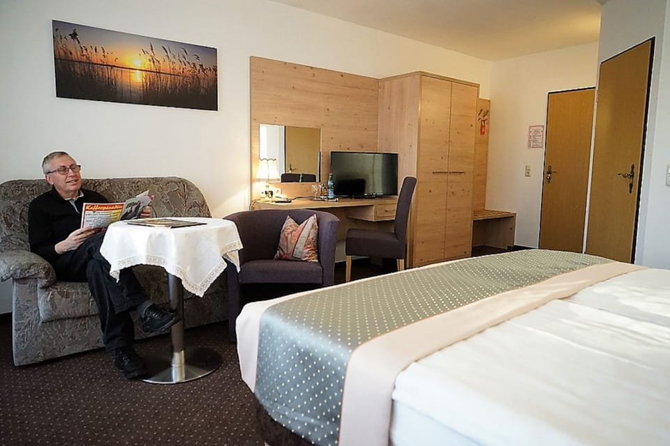 Superior Triple Room | 1 bedroom, in-room safe, desk, WiFi (free)
