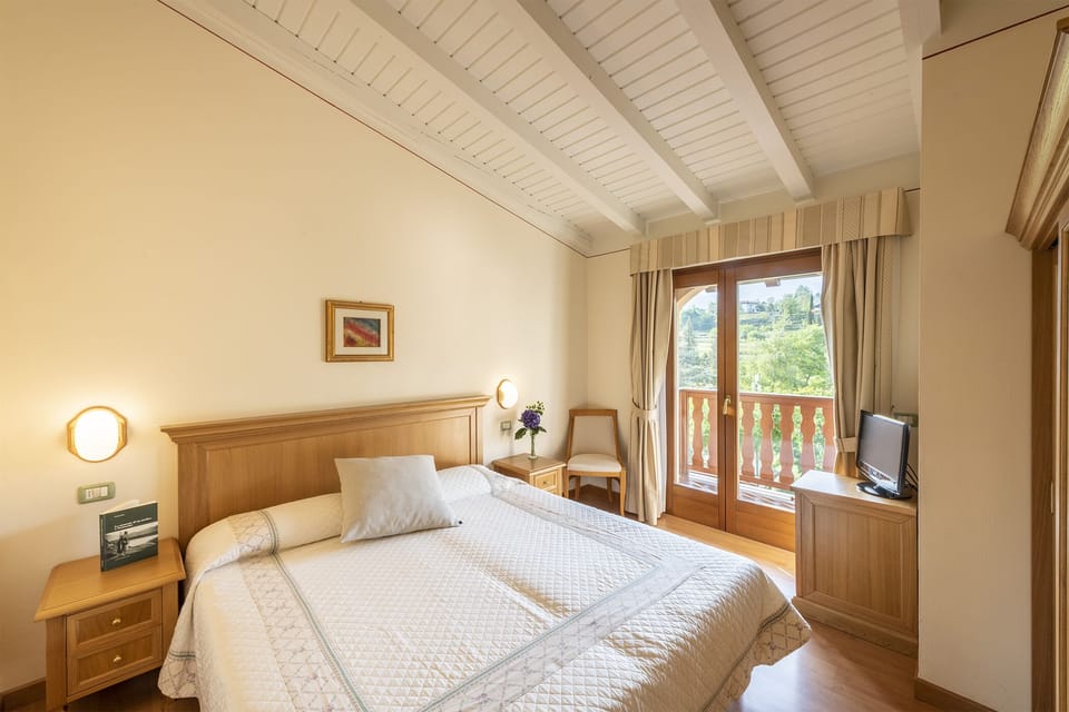 Junior Suite, Kitchenette | 1 bedroom, cribs/infant beds, free WiFi