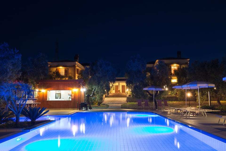 Seasonal outdoor pool, an infinity pool, pool umbrellas, sun loungers