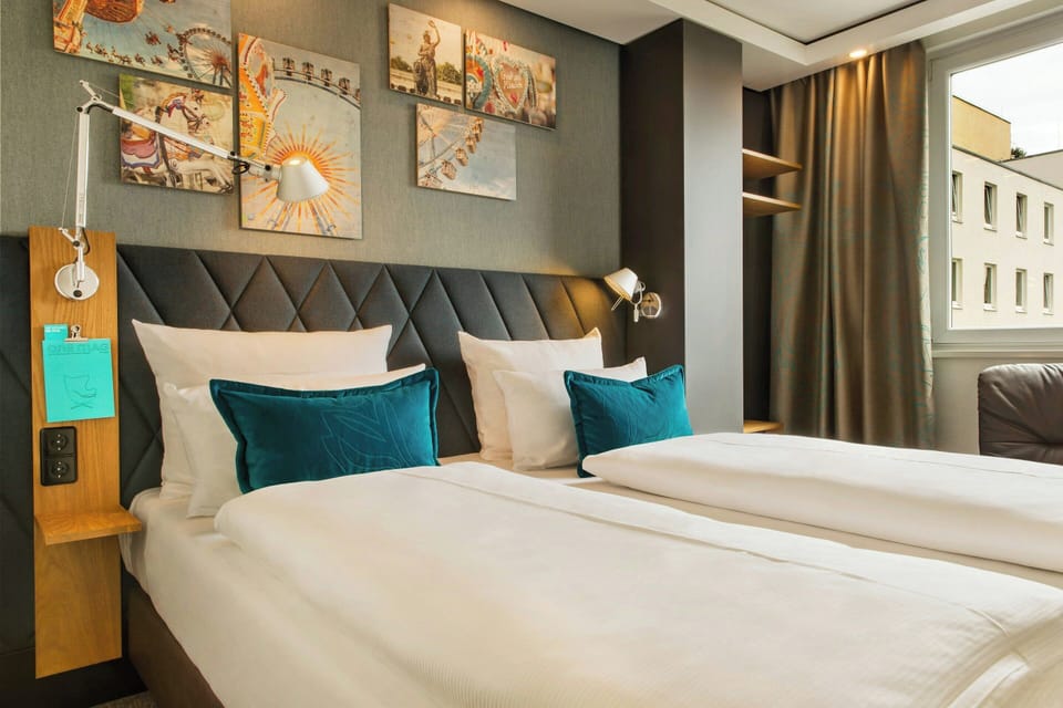 Premium bedding, desk, soundproofing, free WiFi
