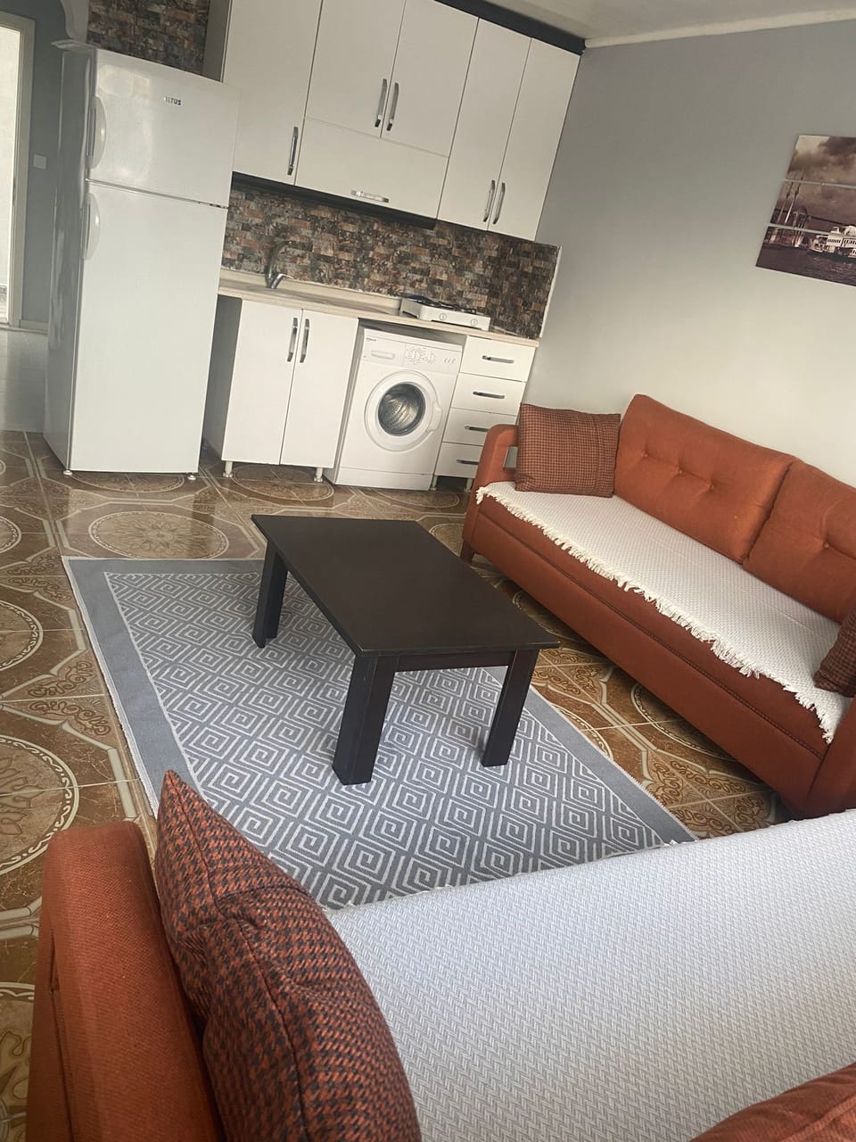 Family Room | Desk, iron/ironing board, free WiFi