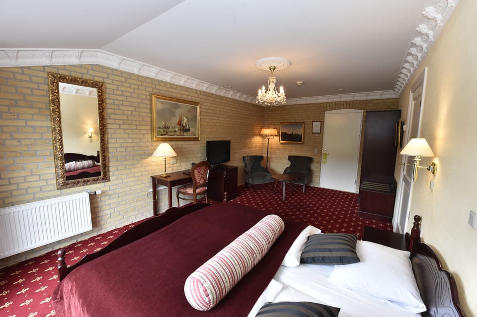 Standard Double Room, Balcony | Pillowtop beds, desk, iron/ironing board, cribs/infant beds