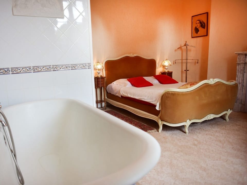 Classic Double Room, Courtyard View (Chambre Lion ) | Bathroom