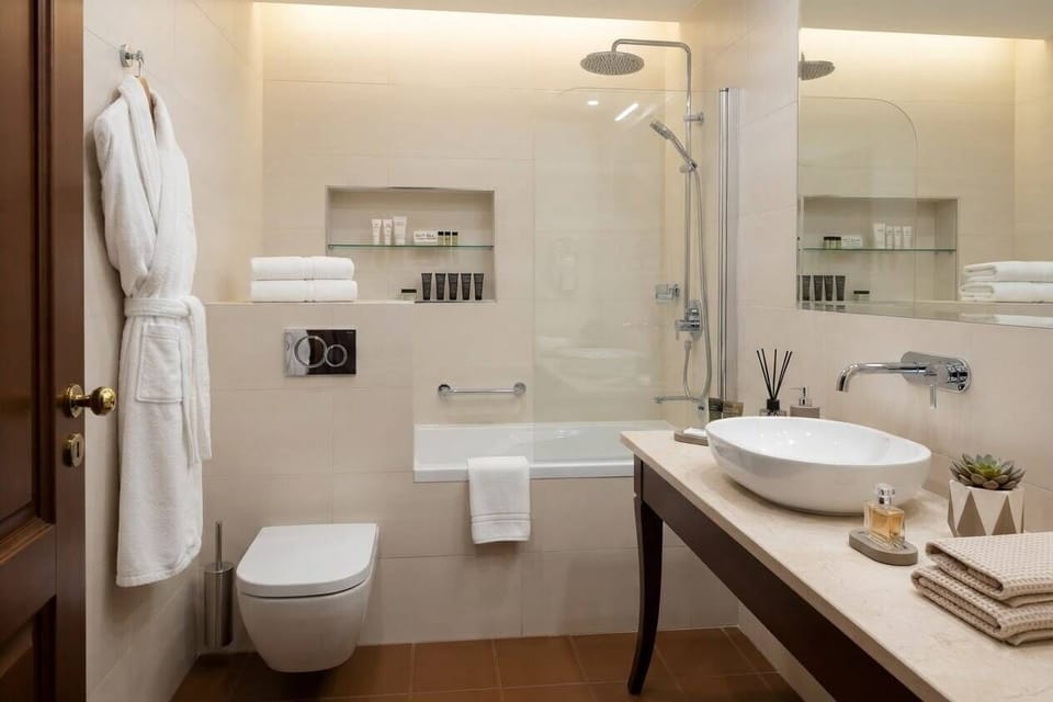 Deep soaking tub, free toiletries, hair dryer, bathrobes