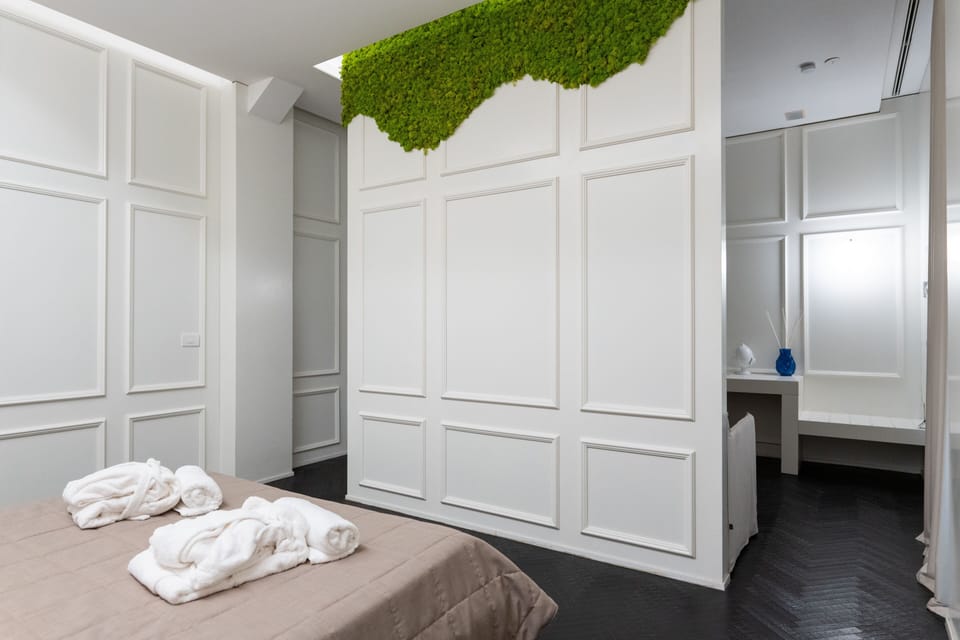 Design Suite, 1 King Bed with Sofa bed, Private Bathroom, Courtyard View | Minibar, in-room safe, desk, blackout drapes