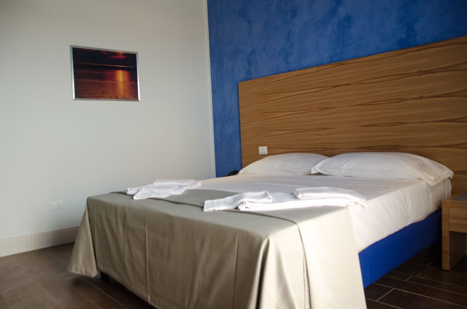 Double or Twin Room, Sea View | Minibar, in-room safe, desk, soundproofing