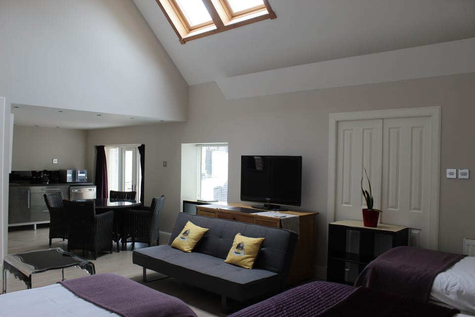 Luxury Studio (Apartment) | Individually decorated, individually furnished, laptop workspace