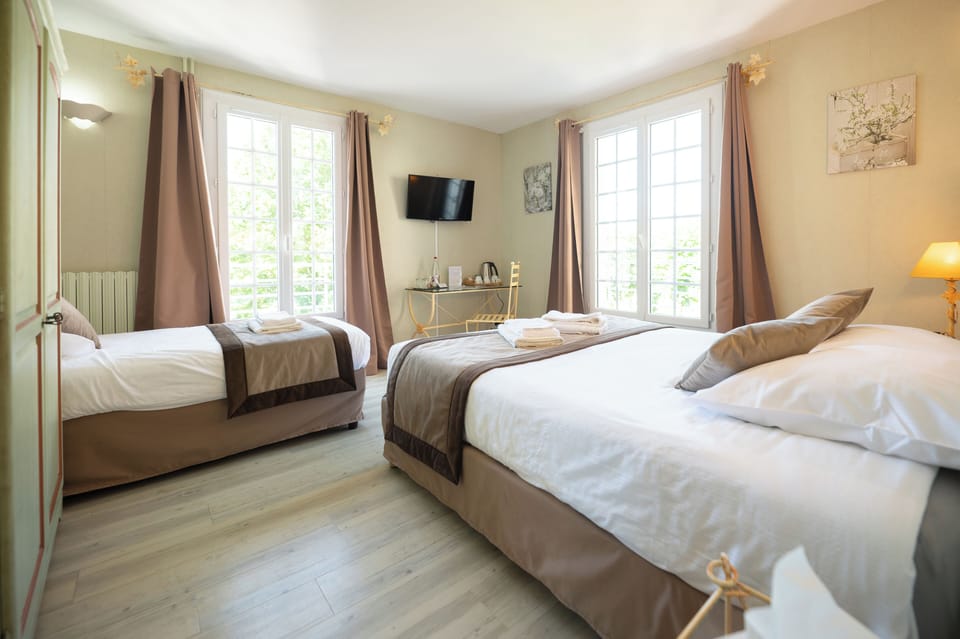 Basic Triple Room | Individually furnished, desk, laptop workspace, blackout drapes