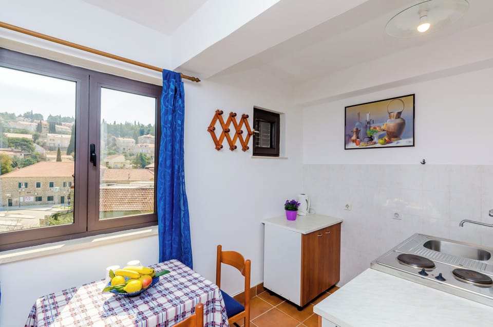 Studio (Apartments & Rooms Mihajica- Comfort ) | Dining room