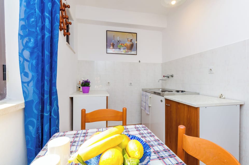 Studio (Apartments & Rooms Mihajica- Comfort ) | Dining room