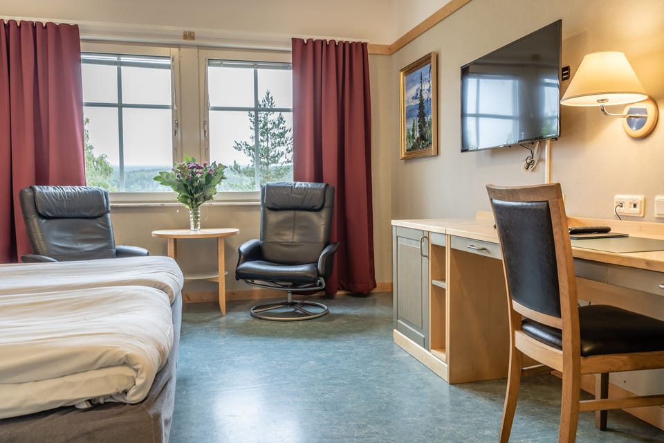 Double Room | Desk, iron/ironing board, free cribs/infant beds, rollaway beds
