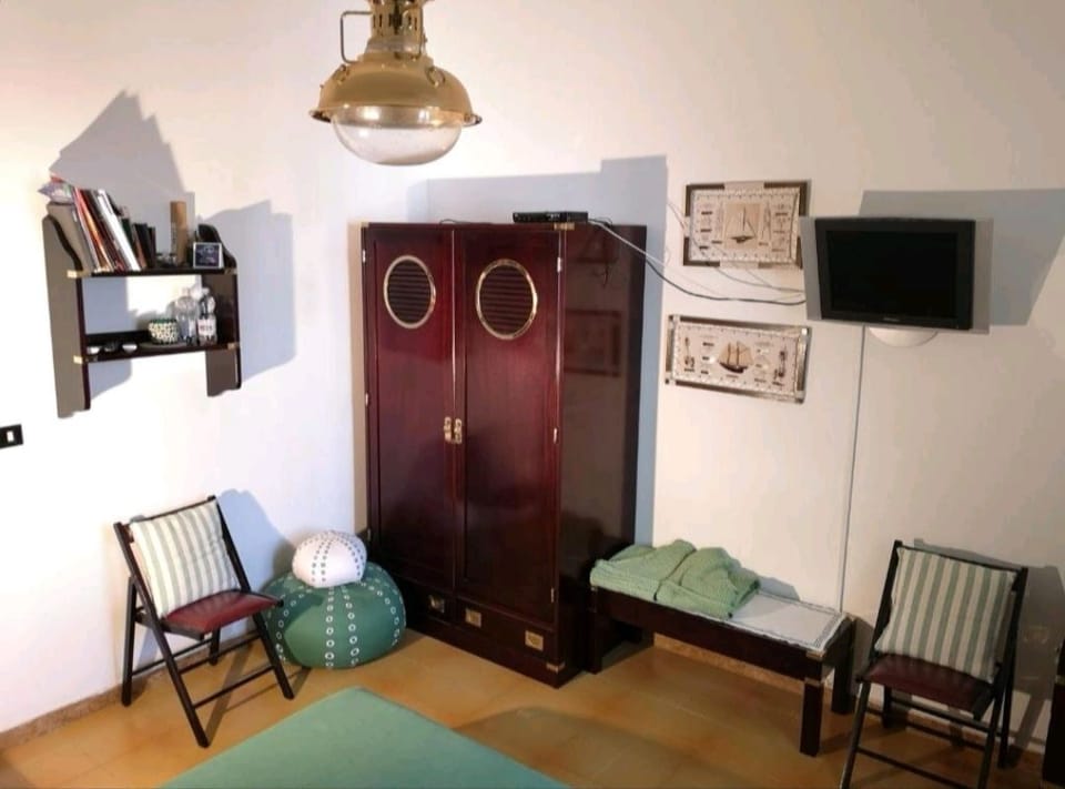 Classic Double or Twin Room, Private Bathroom | Desk, laptop workspace, WiFi (free), bed sheets