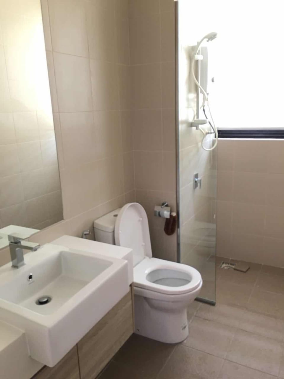Family Apartment, 2 Bedrooms | Bathroom | Shower, free toiletries, towels, shampoo