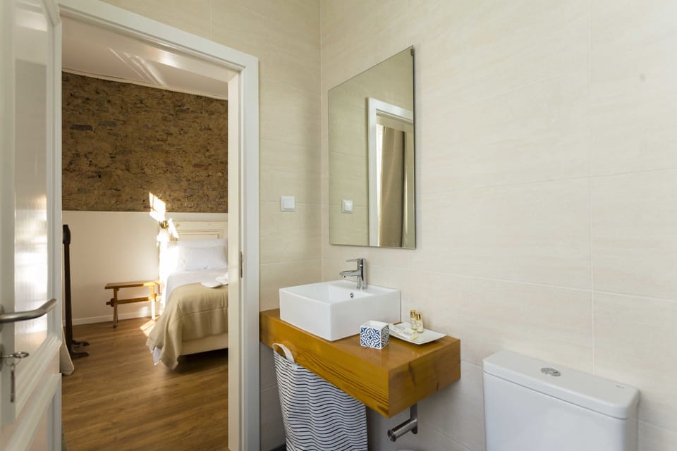 Double or Twin Room, Private Bathroom (9) | Bathroom | Shower, free toiletries, towels